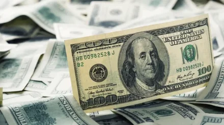 Уверенно набирает высоту: что происходит с долларом в Казахстане