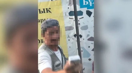 Душил пассажирку за просьбу подвинуться: мужчину арестовали в Алматы (ВИДЕО)