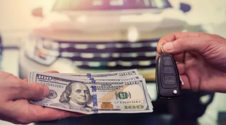 Россияне начали массово скупать подержанные авто в Казахстане