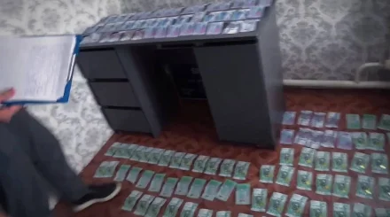 Оралда үйсіз адамдарды дроппер болуға жалдаған ер адам ұсталды