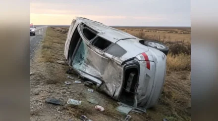 Toyota Ipsum перевернулась на трассе Атырау – Астрахань: погибли три человека