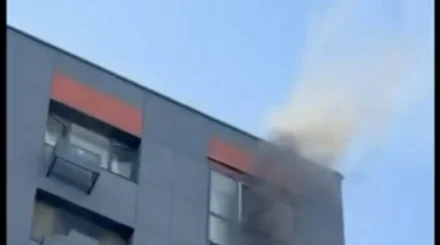 Около 100 человек эвакуировали из-за пожара в многоэтажке Алматы