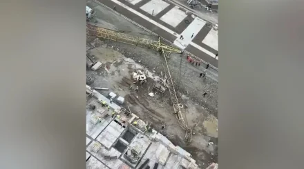 Астанада жүк көтергіш кран құлап, бір адам көз жұмды