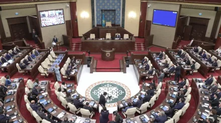  Құрылтай депутаттары ант беруді бастады 