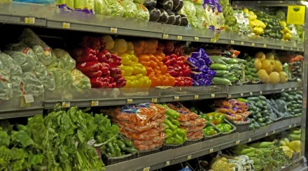 Цены на социально значимые продукты снижаются в Казахстане