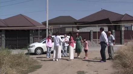 Мужчину подозревают в домогательствах к 8-летней девочке в Талгаре: мама пострадавшей рассказала подробности
