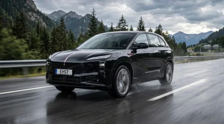 Hongqi электромобиліне күн сәулесінен қуат алатын шатыр жасады