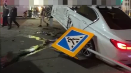 BMW протаранила такси на перекрестке Алматы (ВИДЕО)