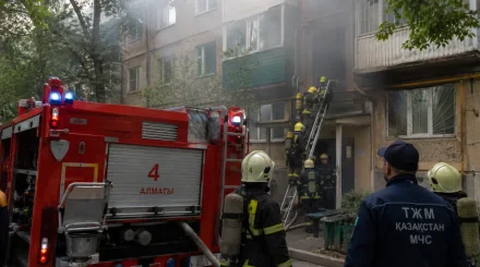 Пятеро детей спасены при пожаре в жилом доме в Алматы