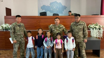  Көкшетауда Ұлттық ұлан сарбаздарының балаларына мектеп құралдары табысталды 