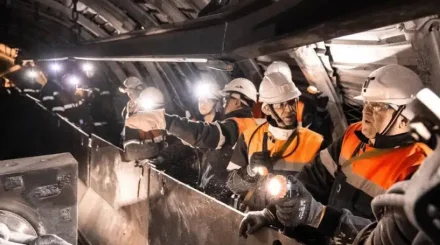  Құрылтай депутаттары кеншілерді кәсіби мерекесімен құттықтады (ВИДЕО) 