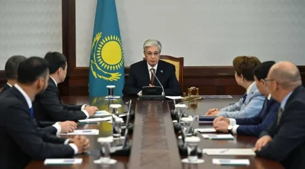 Президент встретился с руководителями фракций политических партий в Курултае