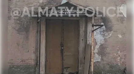 Два парня пытались ночью вскрыть бомбоубежище в Алматы (ВИДЕО)