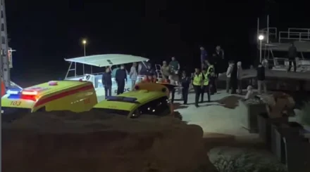 Ақтауда серуендеу катері жартасқа соғылып, екі адам қаза тапты