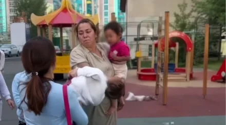 Не поделили качели: жесткая драка мам на детской площадке в Астане (ВИДЕО)