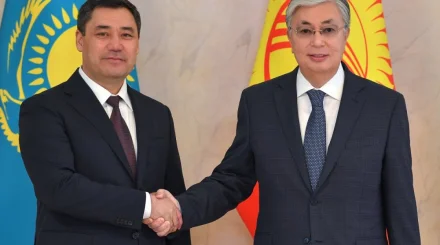 Тоқаев Жапаровты Қырғызстанның Тәуелсіздік күнімен құттықтады
