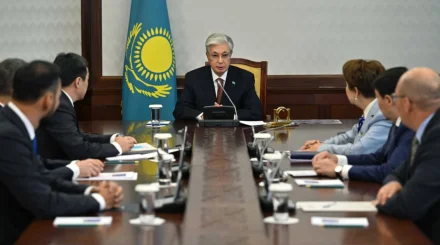  Президент Құрылтайдағы партия фракцияларының жетекшілерімен кездесті 