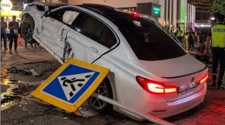 Алматыда BMW жоғары жылдамдықпен таксиге соғылды