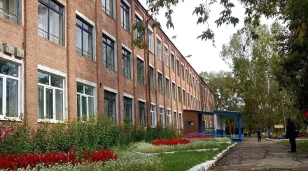 Ресейде мектептегі жиын алдында оқушы қолына пышақ ұстап, мұғалімге шабуыл жасады