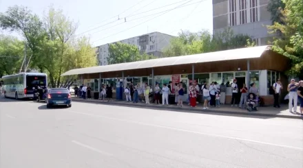В Алматы 30 человек могут лишиться работы из-за решения о сносе остановочного комплекса