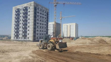 В Астане при падении башенного крана погиб человек