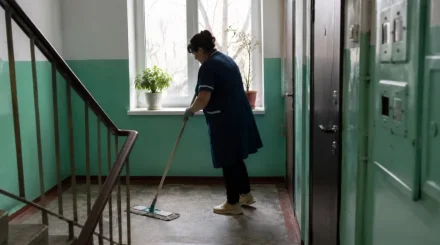 Как жильцам сменить подрядчика, который плохо убирает подъезд