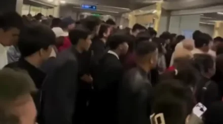 «Жапониядағы метро сияқты»: Алматы метросында жолаушылар қарасы қалыңдады