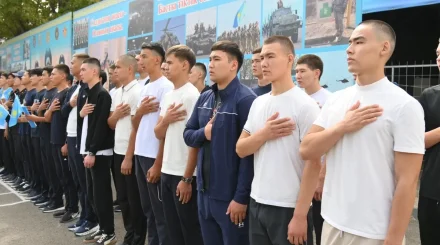 Шымкентте 23 жас жігіт әскерге аттанды: оларды жақындары сән-салтанатымен шығарып салды