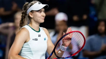Елена Рыбакина жарақаттан кейін US Open турнирін сенімді жеңіспен бастады