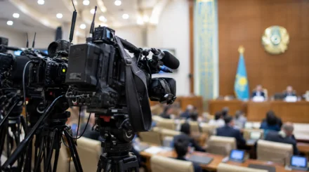 К кулуарам не подходить? В Курултае объяснили новые правила для журналистов