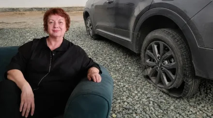 Павлодарлық журналистің көлігінің дөңгелектерін жарып, үстіне бояу төккен