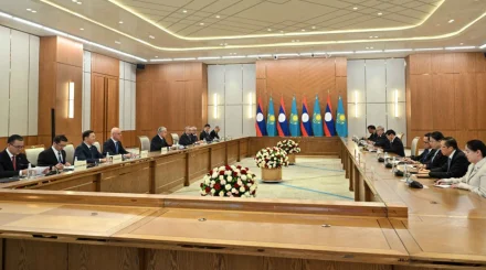  Қасым-Жомарт Тоқаев пен Тхонглун Сисулит кеңейтілген құрамда келіссөз жүргізді   