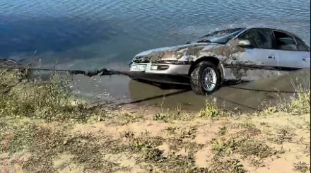 В СКО спасатели вытащили автомобиль из реки Есиль