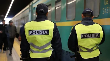 Две женщины и мужчина бросали посторонние предметы в кабину машиниста поезда Алматы – Атырау