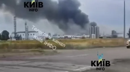 Крупный завод под Киевом подвергся атаке, вспыхнул пожар
