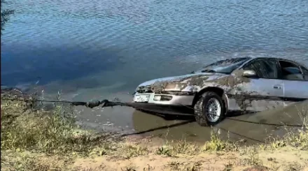 Есіл өзеніне жеңіл автокөлік батып кетті