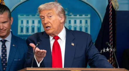   Тегеран келіссөзге оралуға дайын, ал Трамп Иранға «қатты соққы» беретінін ескертті   