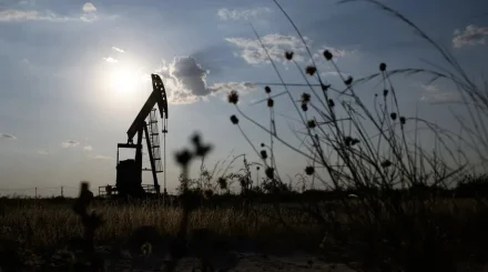 Нефть идет к сильнейшему недельному росту с июля