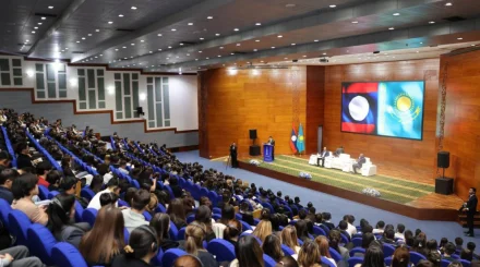   Лаос Президенті Тхонглун Сисулит қазақстандық студенттерге дәріс оқыды   
