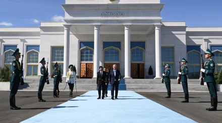   Қасым-Жомарт Тоқаев Тхонглун Сисулитті елорда әуежайынан шығарып салды   