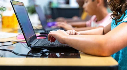  Норвегия мектепте ЖИ қолдануға қатаң шектеу қойды 