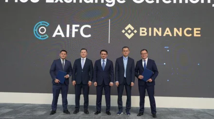   Жаслан Мәдиев Binance компаниясының негізін қалаушы Чанпэн Чжаомен цифрлық экономиканы дамыту мәселесін талқылады   