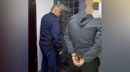  «Жарып жіберемін»: Шахтинск тұрғыны орынсыз әзілі үшін 16 тәулікке қамалды 