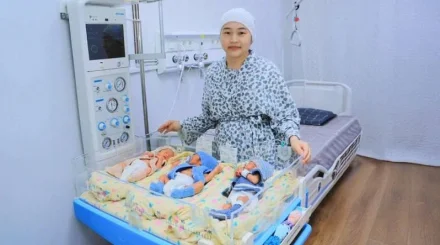 Две тройни родились за один месяц в перинатальном центре Алматы