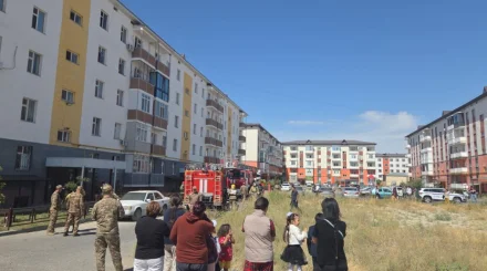   Таразда пәтер өртеніп, құтқарушылар 79 адамды эвакуациялады   