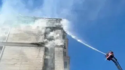  Алматыда салынып жатқан тұрғын үй кешенінен өртеніп жатыр 