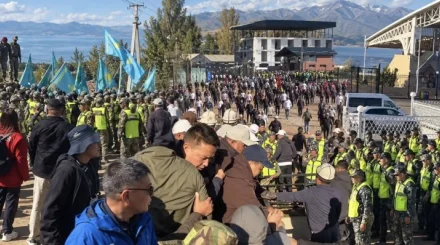 Безбилетники устроили давку перед финалом Казахстана и Кыргызстана по кок-бору