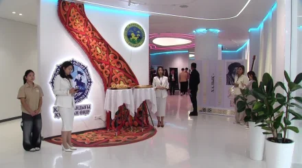 Астанада дәстүрлі өнер мен жасанды интеллект тоғысқан көрме өтті