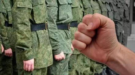 «Выглядит как бомж»: мать избитого солдата приехала к сыну в Актобе и ужаснулась