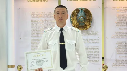  БҚО-да бір отбасыны өрттен құтқарып қалған полицей марапатталды 